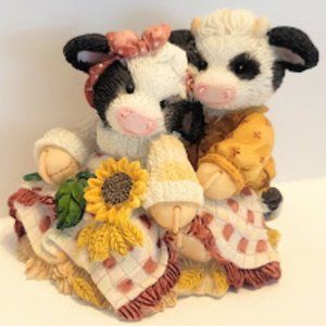 Vintage 1995 Mary’s Moo Moo’s Cow Figurine “Hay Let's Cud-dle"